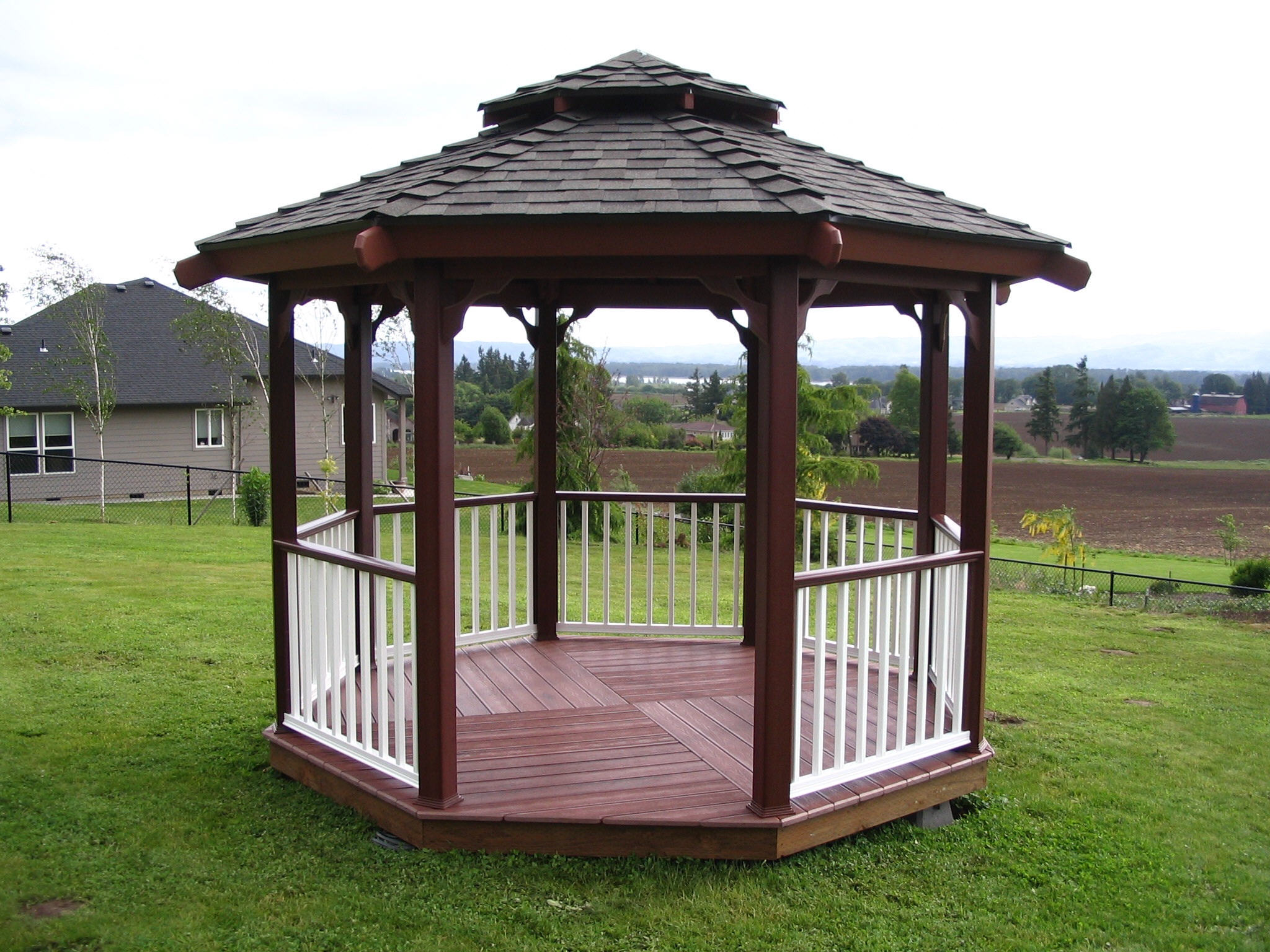 Коричневая беседка. Wooden Gazebo беседки. Беседка брусовая Gazebos. Шестигранной садовой беседки du183. Беседка БМК-005 восьмигранная.